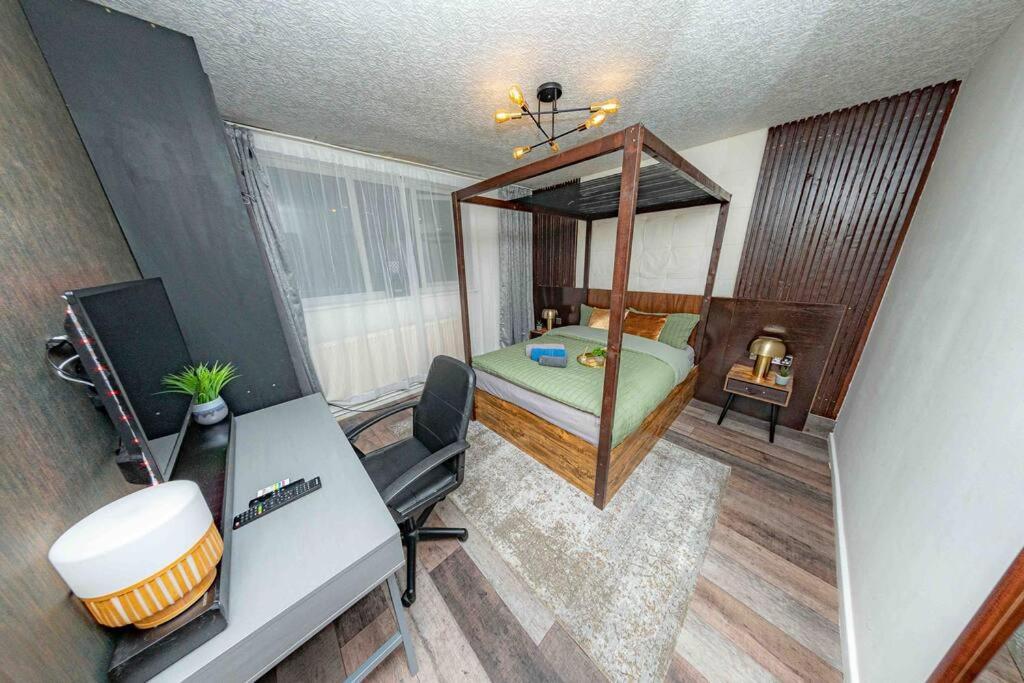 לונדון Unique Home W/Garden Hot Tub, Sauna & Cinema Room מראה חיצוני תמונה