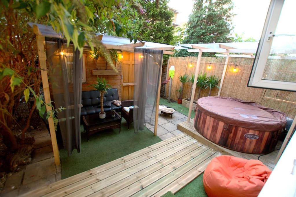 לונדון Unique Home W/Garden Hot Tub, Sauna & Cinema Room מראה חיצוני תמונה
